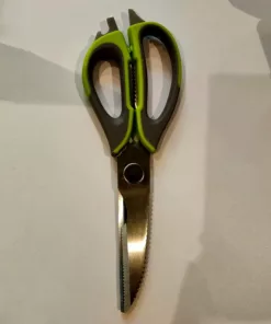 مقص متعدد الوظائف